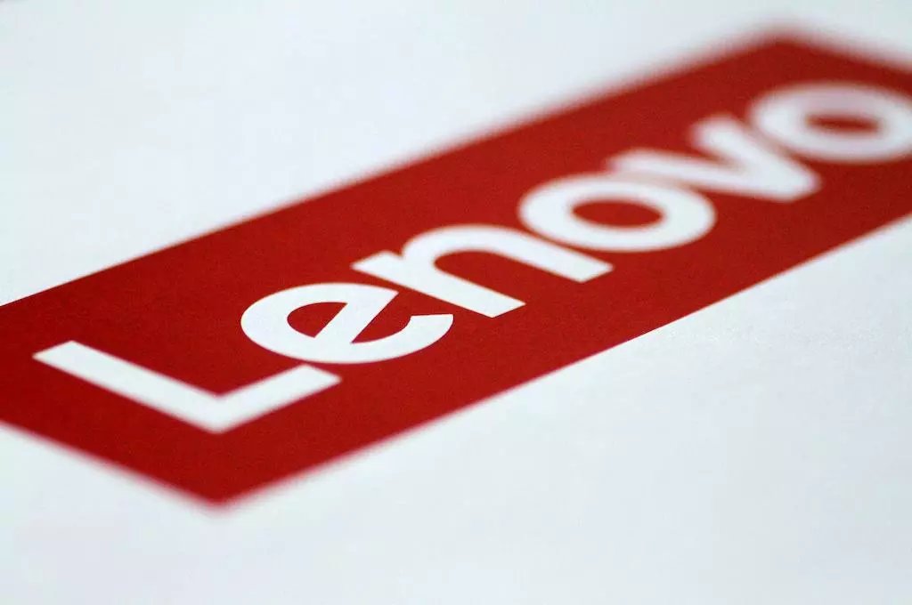 Lenovo тизерит телефон с четырьмя тыльными камерами Lenovo тизерит телефон с четырьмя тыльными камерами
